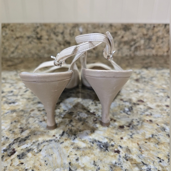 Salvatore Ferragamo 90s Vtg Two Tone Beige Slingback Kitten Heels Women’s 7.5 - Picture 4 of 8